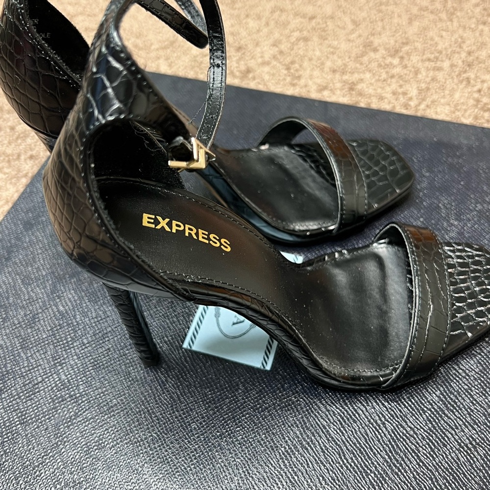 NWOT Express Crock Embossed Black Ankle Wrap Heels - Picture 5 of 6